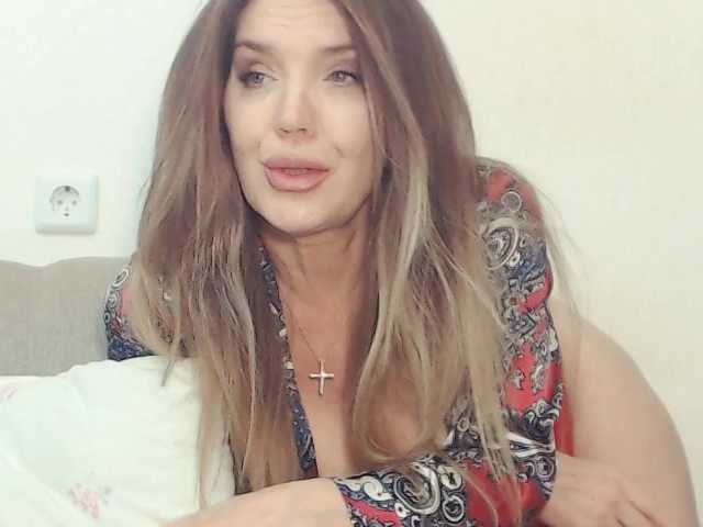 Drakulaura1's BongaCams show and profile