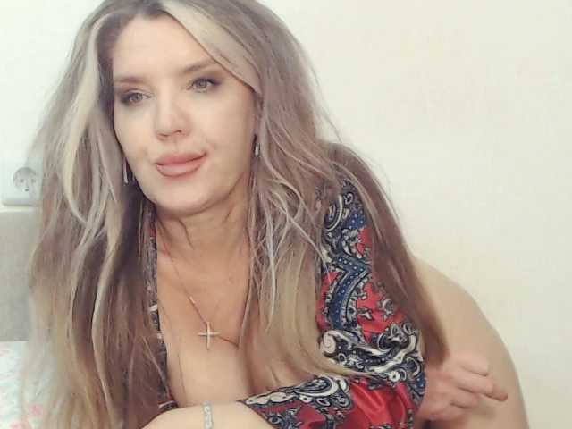 Drakulaura1's BongaCams show and profile