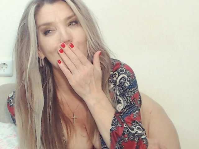 Drakulaura1's BongaCams show and profile