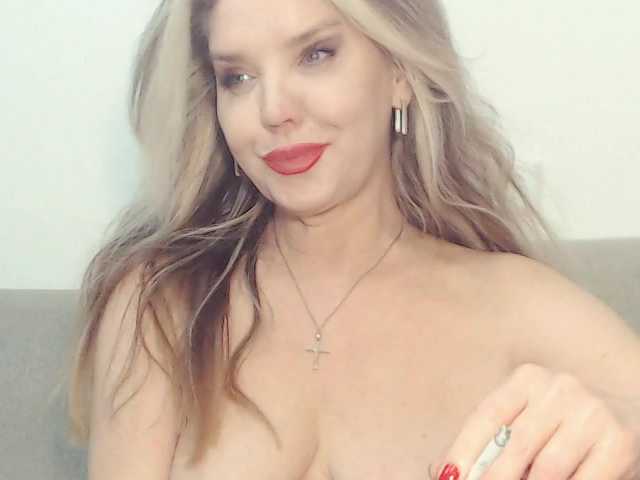 Drakulaura1's BongaCams show and profile