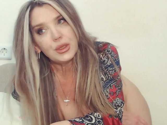 Drakulaura1 live cam