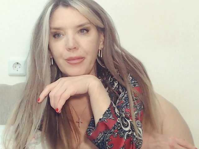 Drakulaura1's BongaCams show and profile