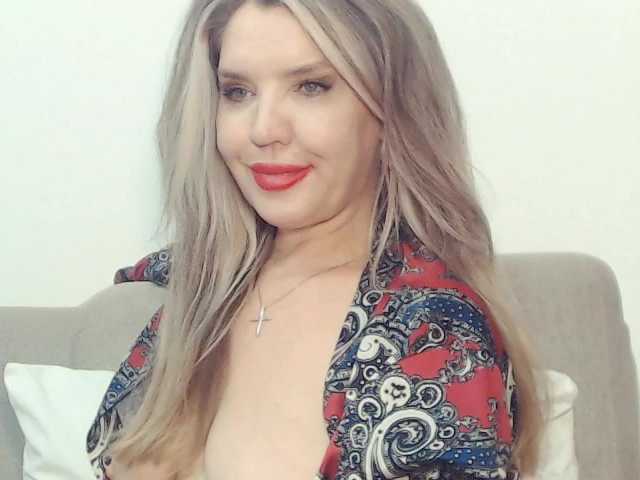 Drakulaura1's BongaCams show and profile