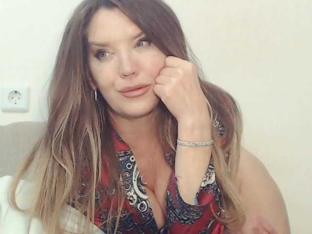 Drakulaura1's BongaCams show and profile