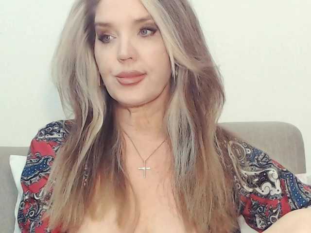 Drakulaura1's BongaCams show and profile