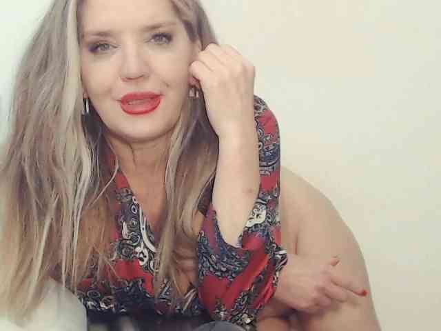 Drakulaura1 Live Webcam on BongaCams