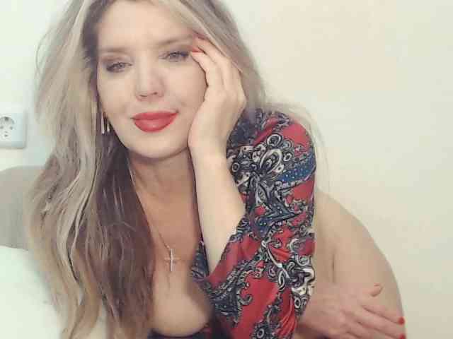 Drakulaura1 Live Webcam on BongaCams