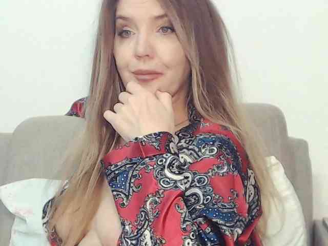 Drakulaura1 Live Webcam on BongaCams