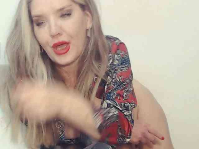 Drakulaura1 Live Webcam on BongaCams