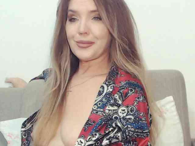 Drakulaura1 Live Webcam on BongaCams