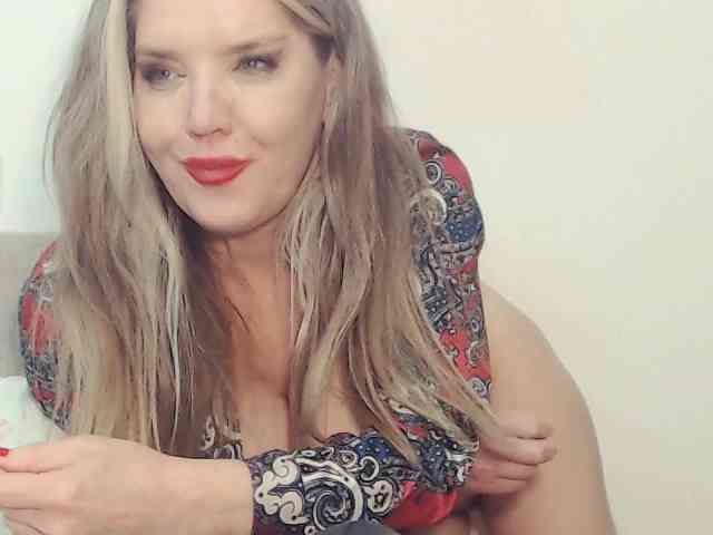 Drakulaura1 Live Webcam on BongaCams