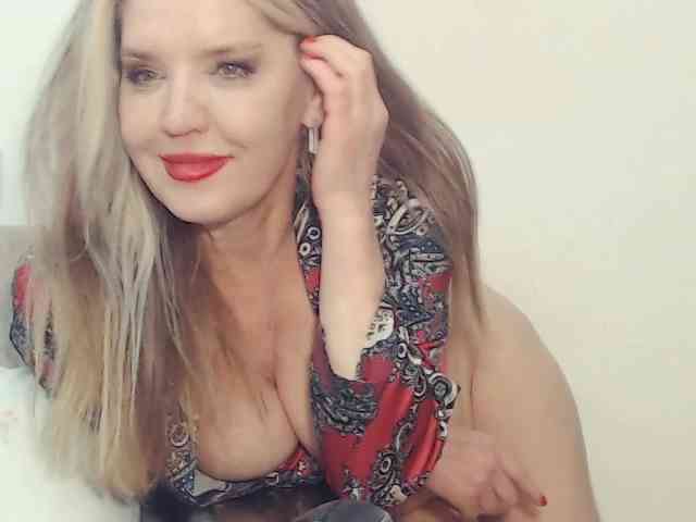 Drakulaura1 Live Webcam on BongaCams