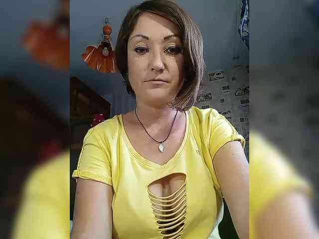 8BESTGirl8 webcam