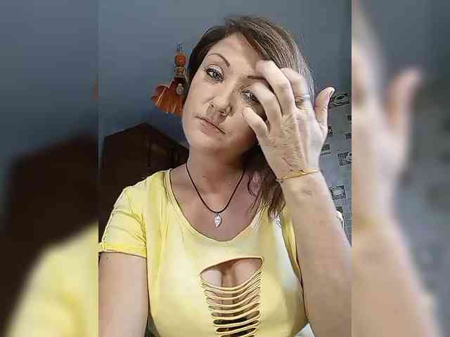 8BESTGirl8 webcam
