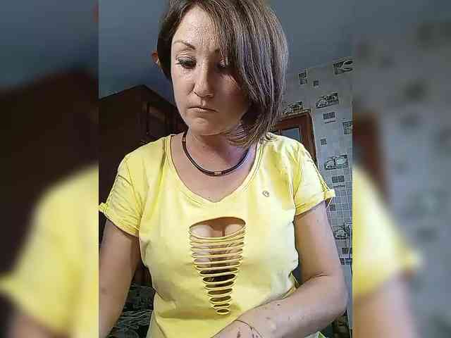 8BESTGirl8 webcam