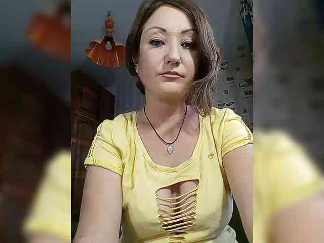 8BESTGirl8 webcam