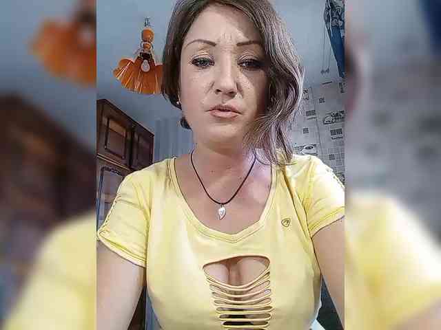 8BESTGirl8 webcam