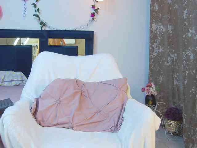 Mona093 webcam