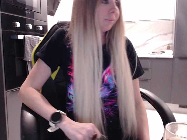 blondalina's BongaCams show and profile