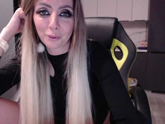 blondalina's BongaCams show and profile