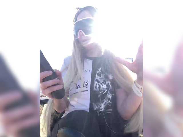 blondalina's BongaCams show and profile