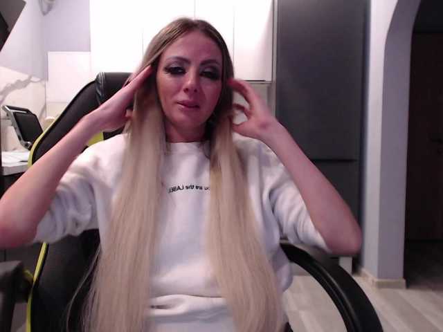 blondalina's BongaCams show and profile