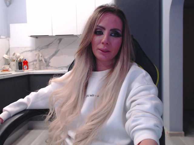 blondalina's BongaCams show and profile