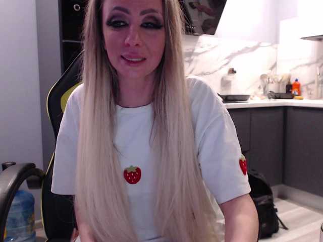 blondalina's BongaCams show and profile