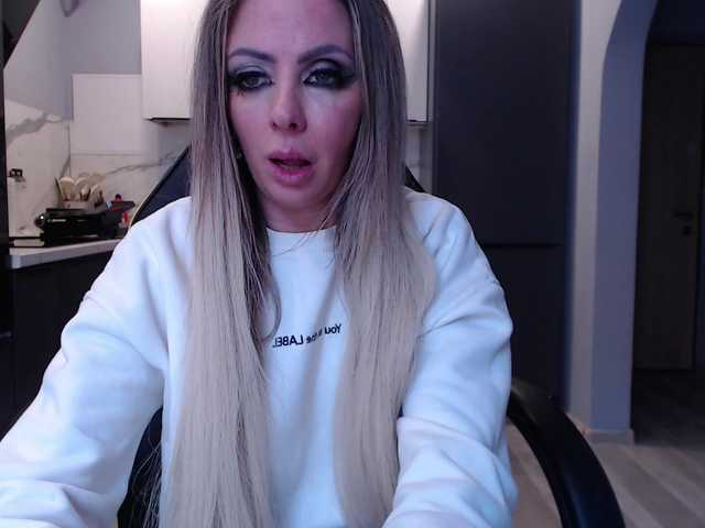 blondalina's BongaCams show and profile