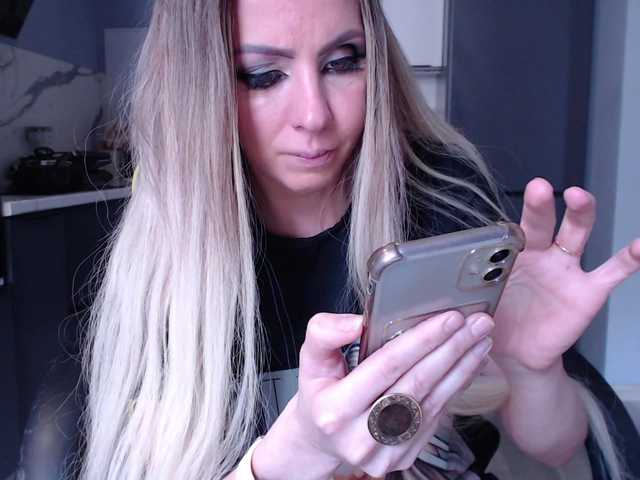 blondalina live cam profile