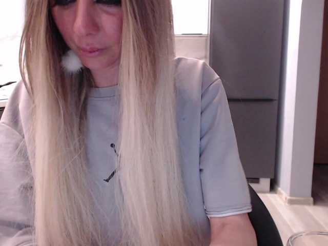 blondalina's BongaCams show and profile