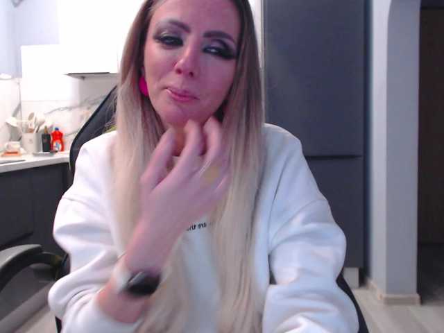 blondalina's BongaCams show and profile