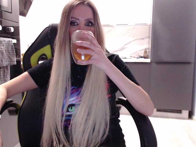 blondalina's BongaCams show and profile