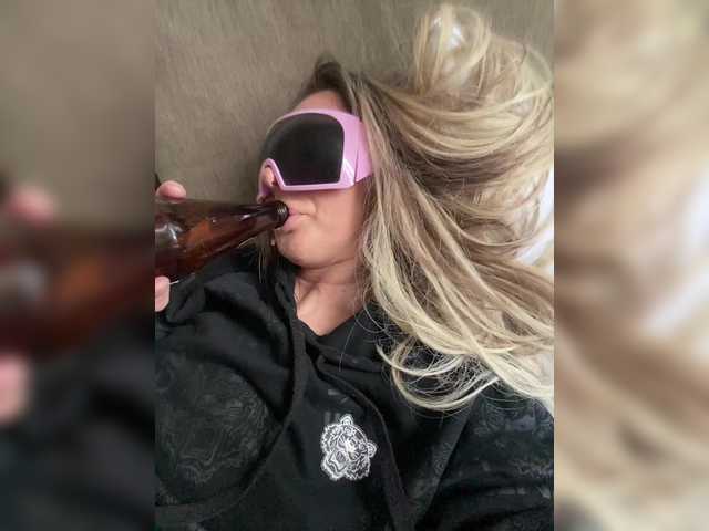 blondalina's BongaCams show and profile