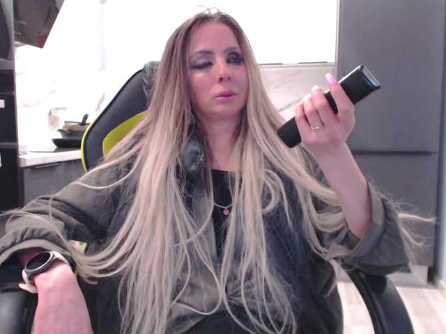 blondalina's BongaCams show and profile