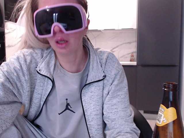 blondalina's BongaCams show and profile