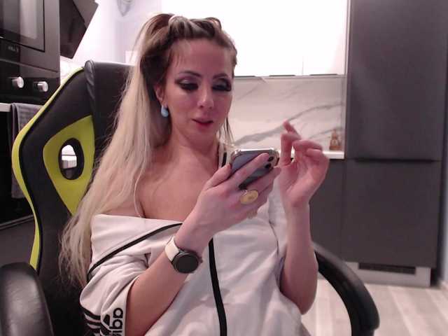 blondalina's BongaCams show and profile