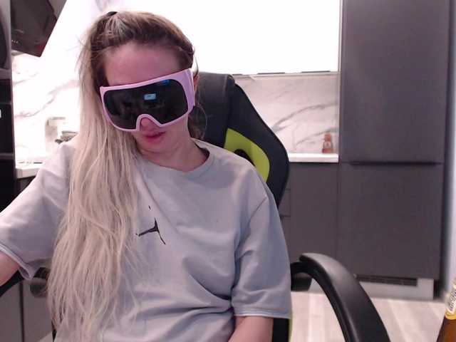 blondalina's BongaCams show and profile