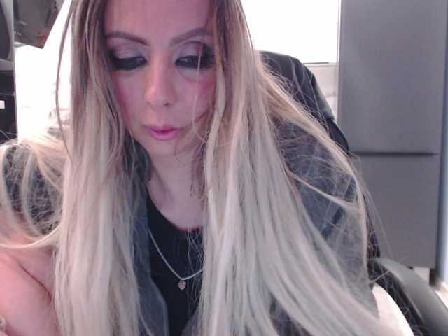 blondalina's BongaCams show and profile