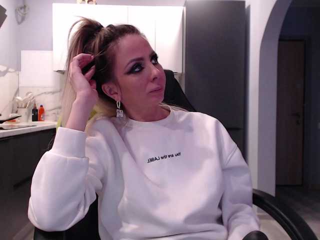 blondalina's BongaCams show and profile