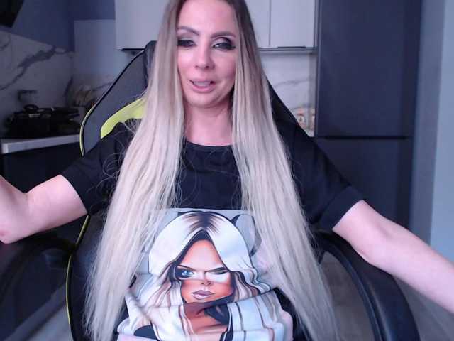 blondalina's BongaCams show and profile