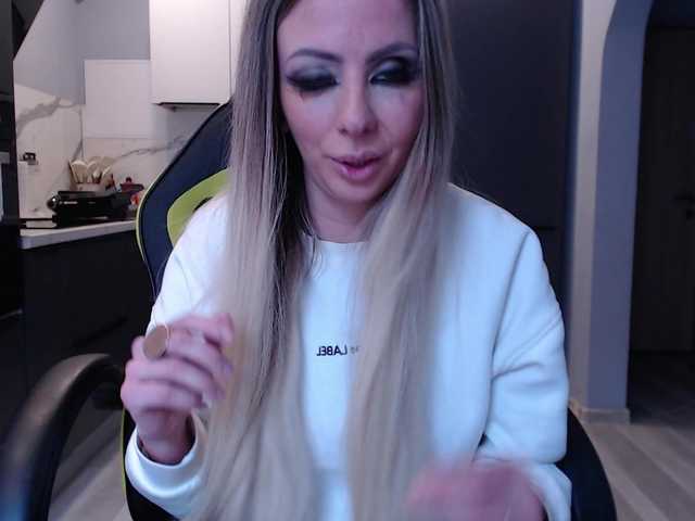 blondalina's BongaCams show and profile