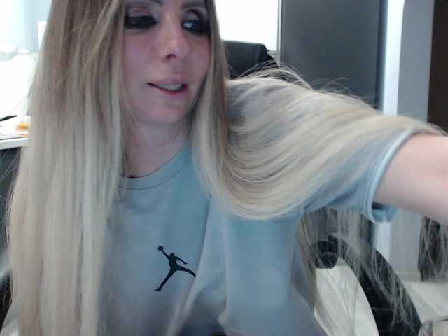 blondalina's BongaCams show and profile