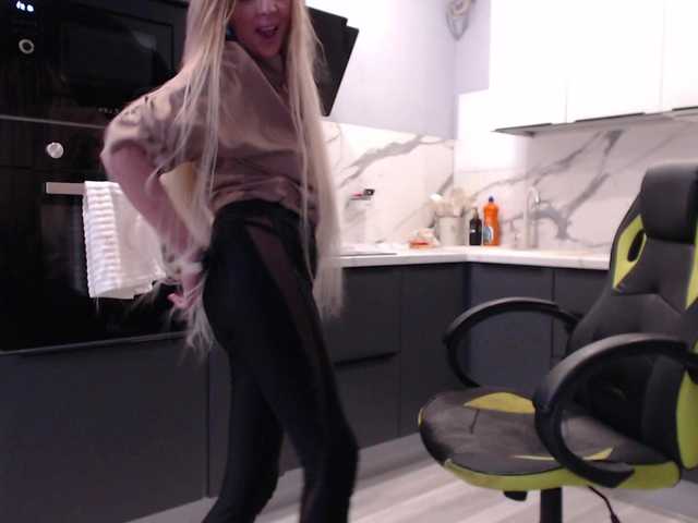 blondalina's BongaCams show and profile