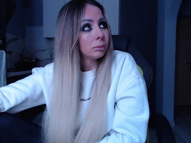 blondalina's BongaCams show and profile