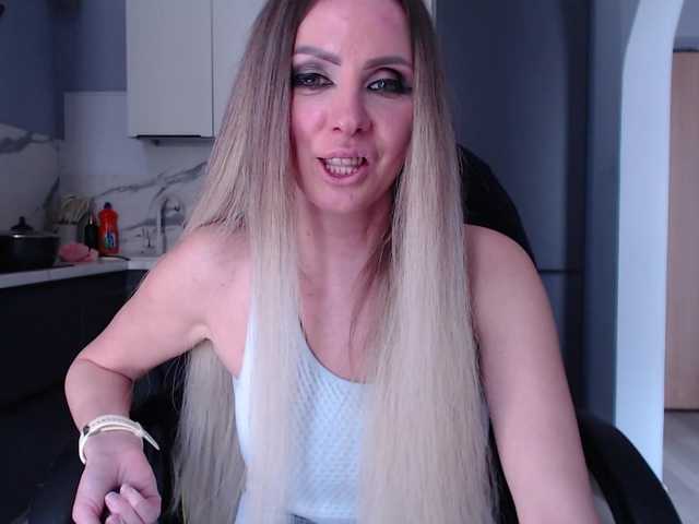 blondalina Live Cam on BongaCams