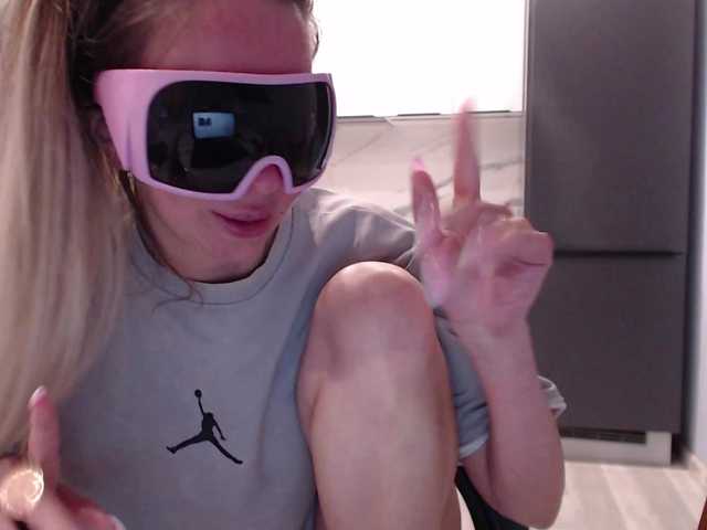 blondalina's BongaCams show and profile