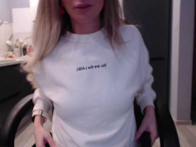 blondalina's BongaCams show and profile