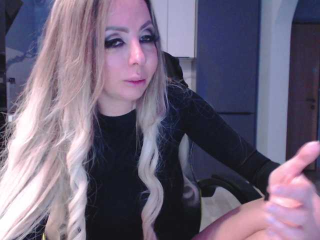 blondalina's BongaCams show and profile