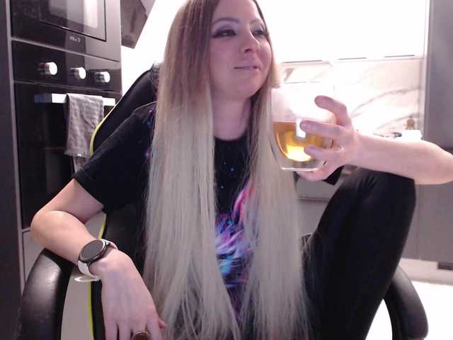 blondalina's BongaCams show and profile